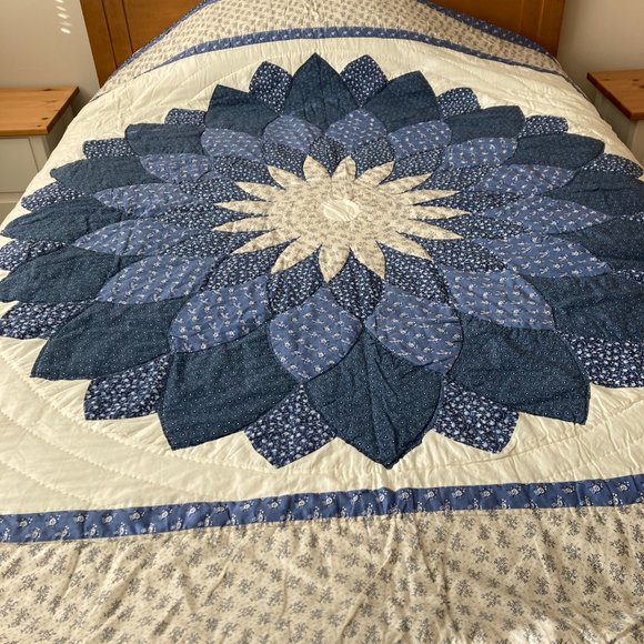 Other - Vintage Handmade Flower Pattern Blue/Cream Quilt